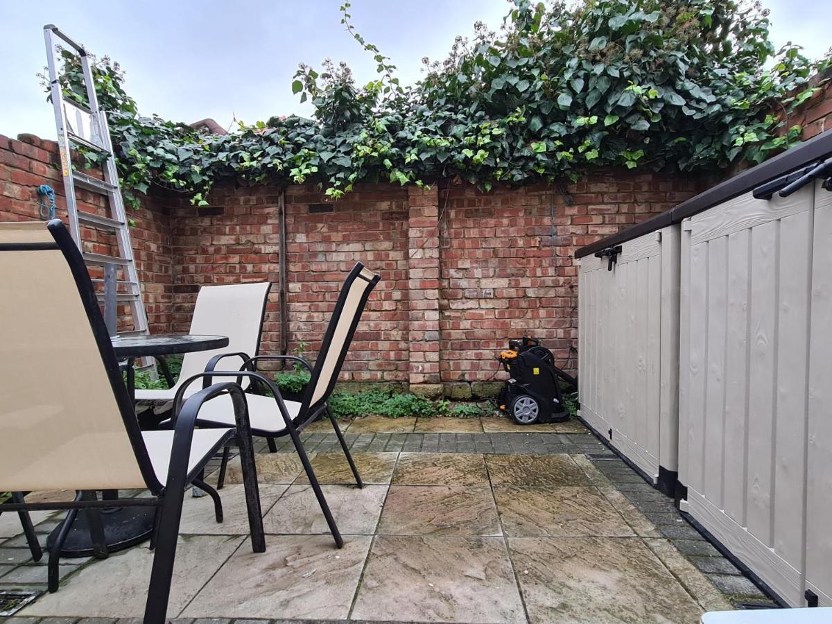 Umbrella Properties London Excel Екстериор снимка