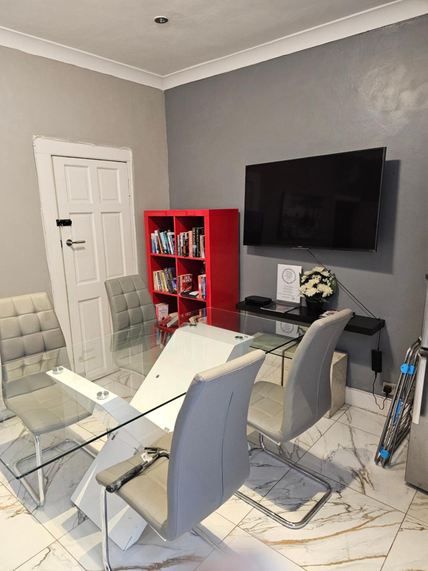Umbrella Properties London Excel Екстериор снимка