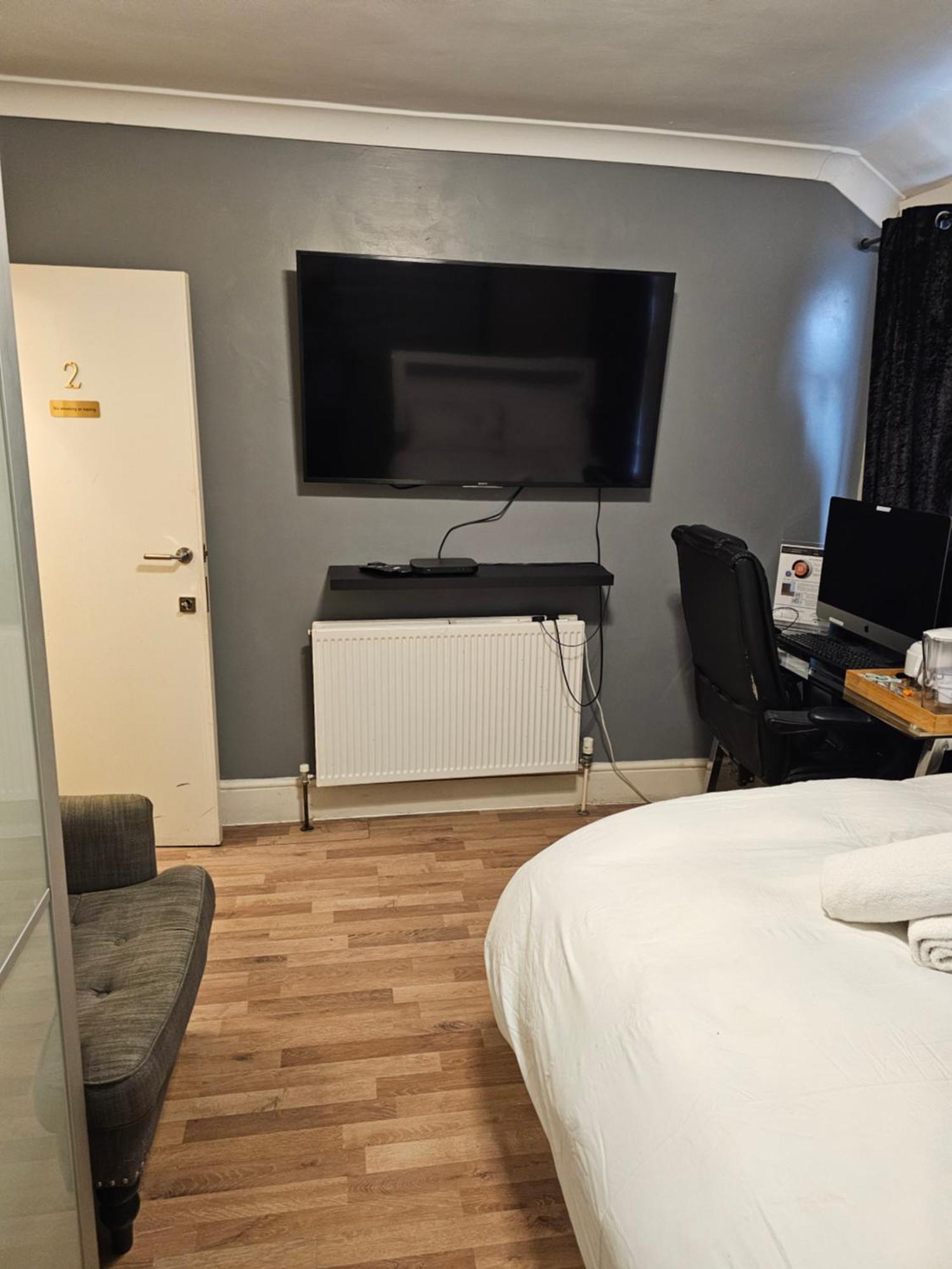 Umbrella Properties London Excel Екстериор снимка