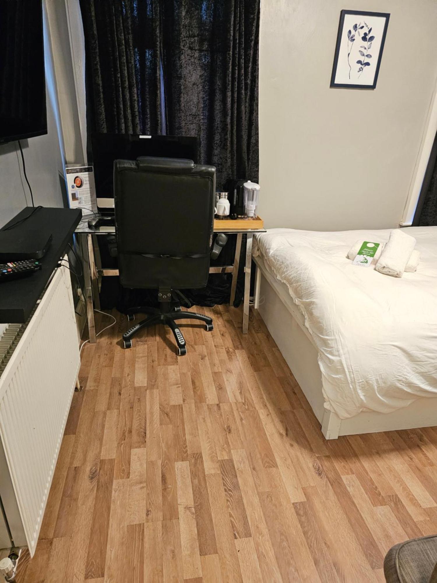 Umbrella Properties London Excel Екстериор снимка