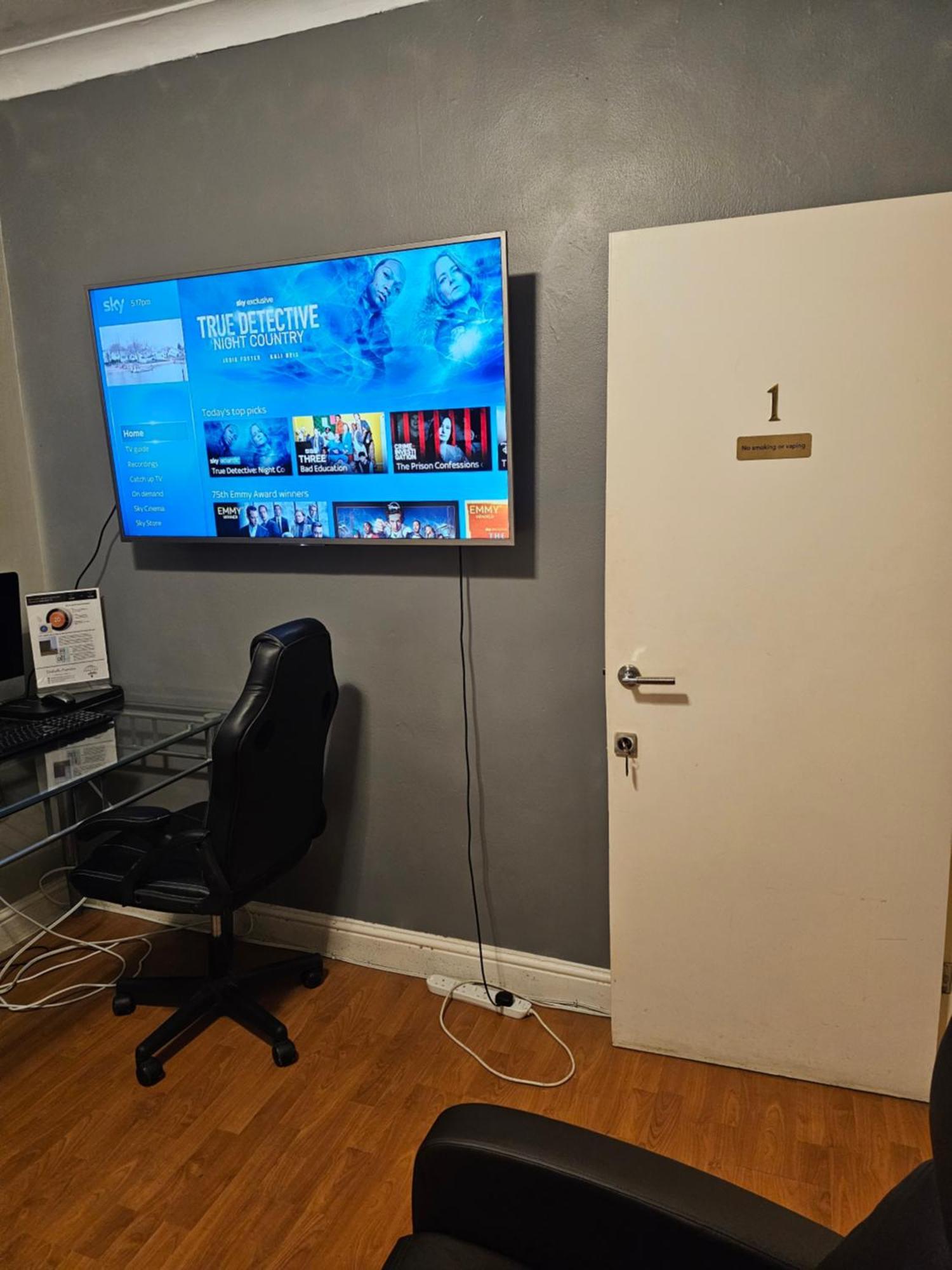 Umbrella Properties London Excel Екстериор снимка