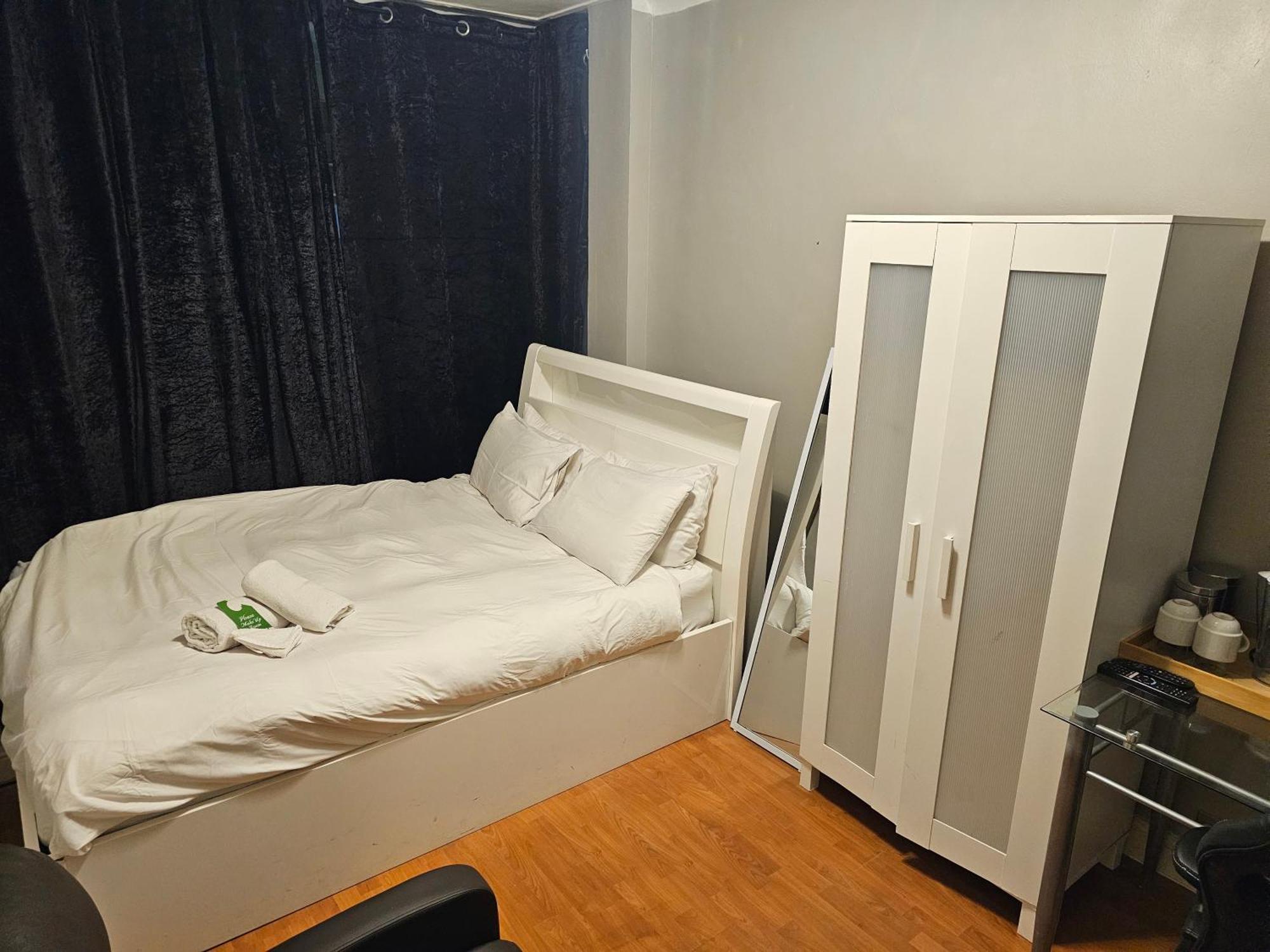 Umbrella Properties London Excel Екстериор снимка