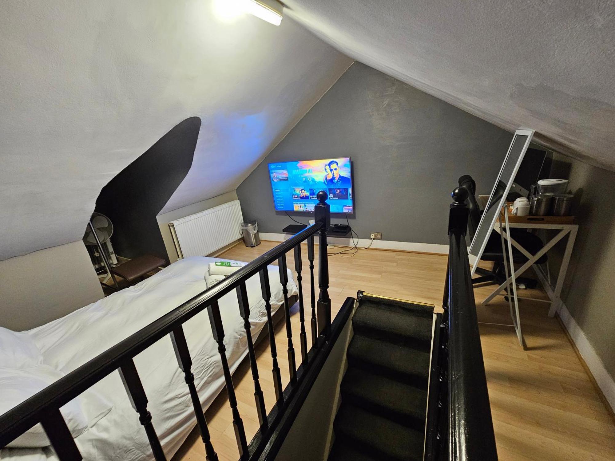 Umbrella Properties London Excel Екстериор снимка