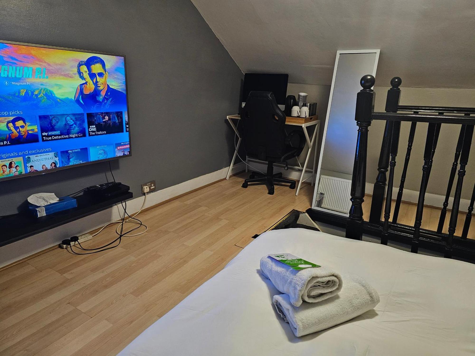 Umbrella Properties London Excel Екстериор снимка