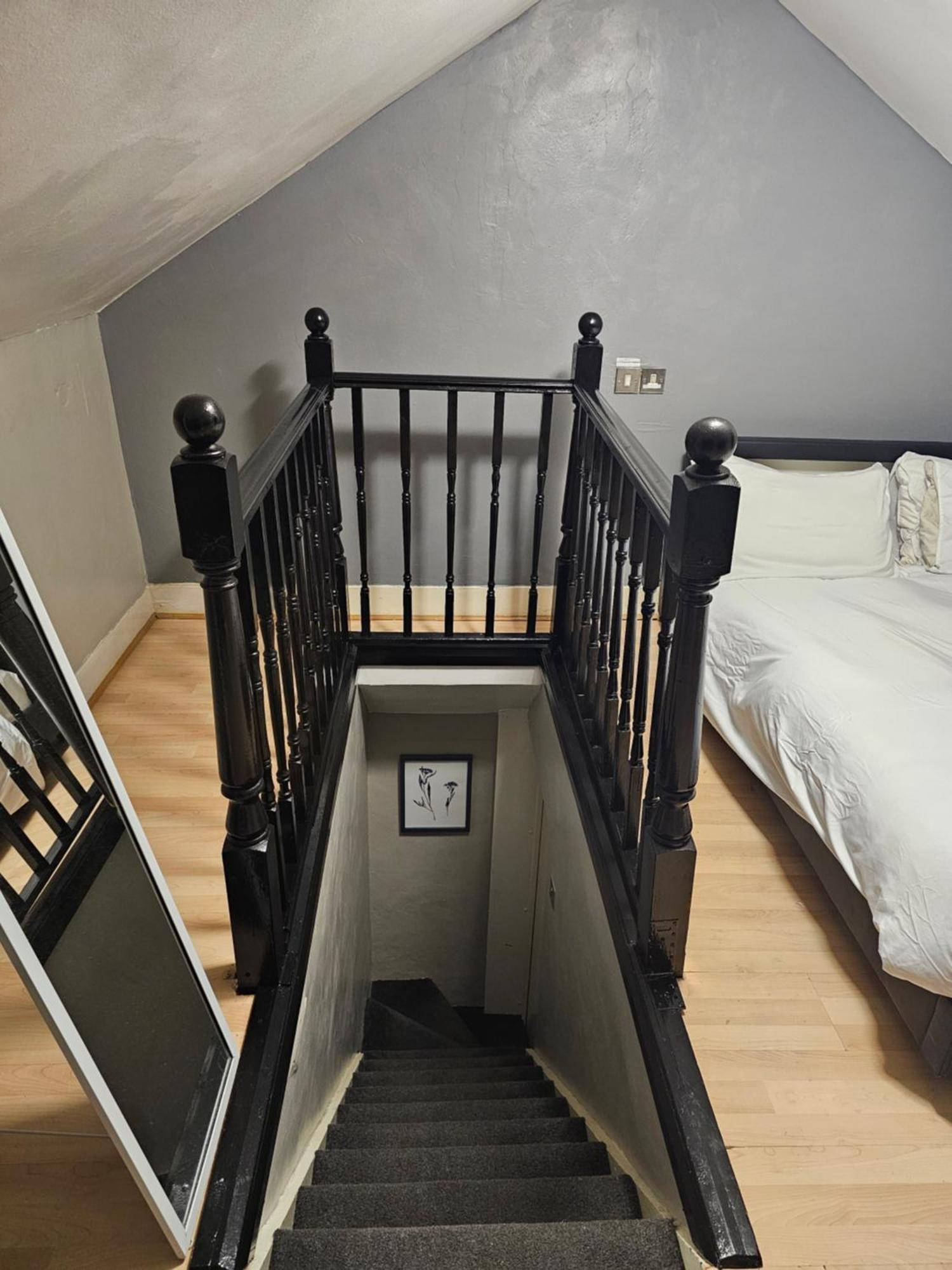 Umbrella Properties London Excel Екстериор снимка