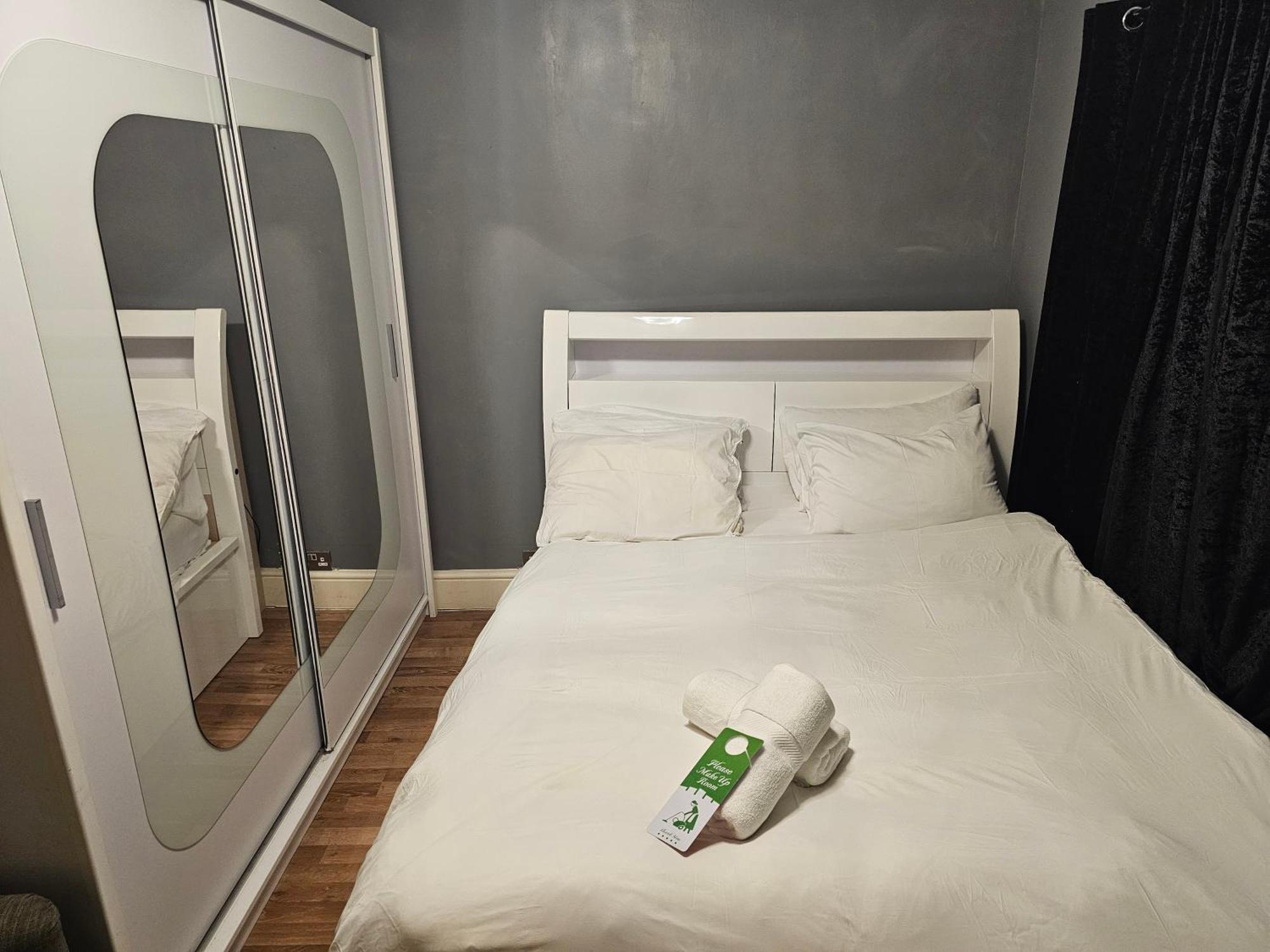 Umbrella Properties London Excel Екстериор снимка