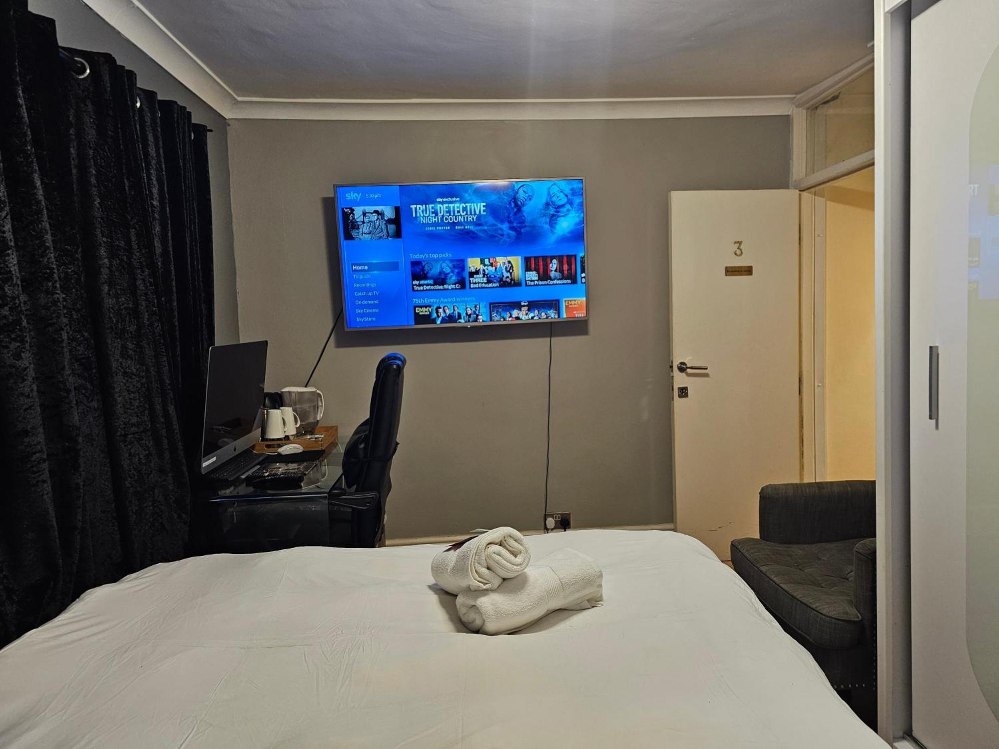 Umbrella Properties London Excel Екстериор снимка