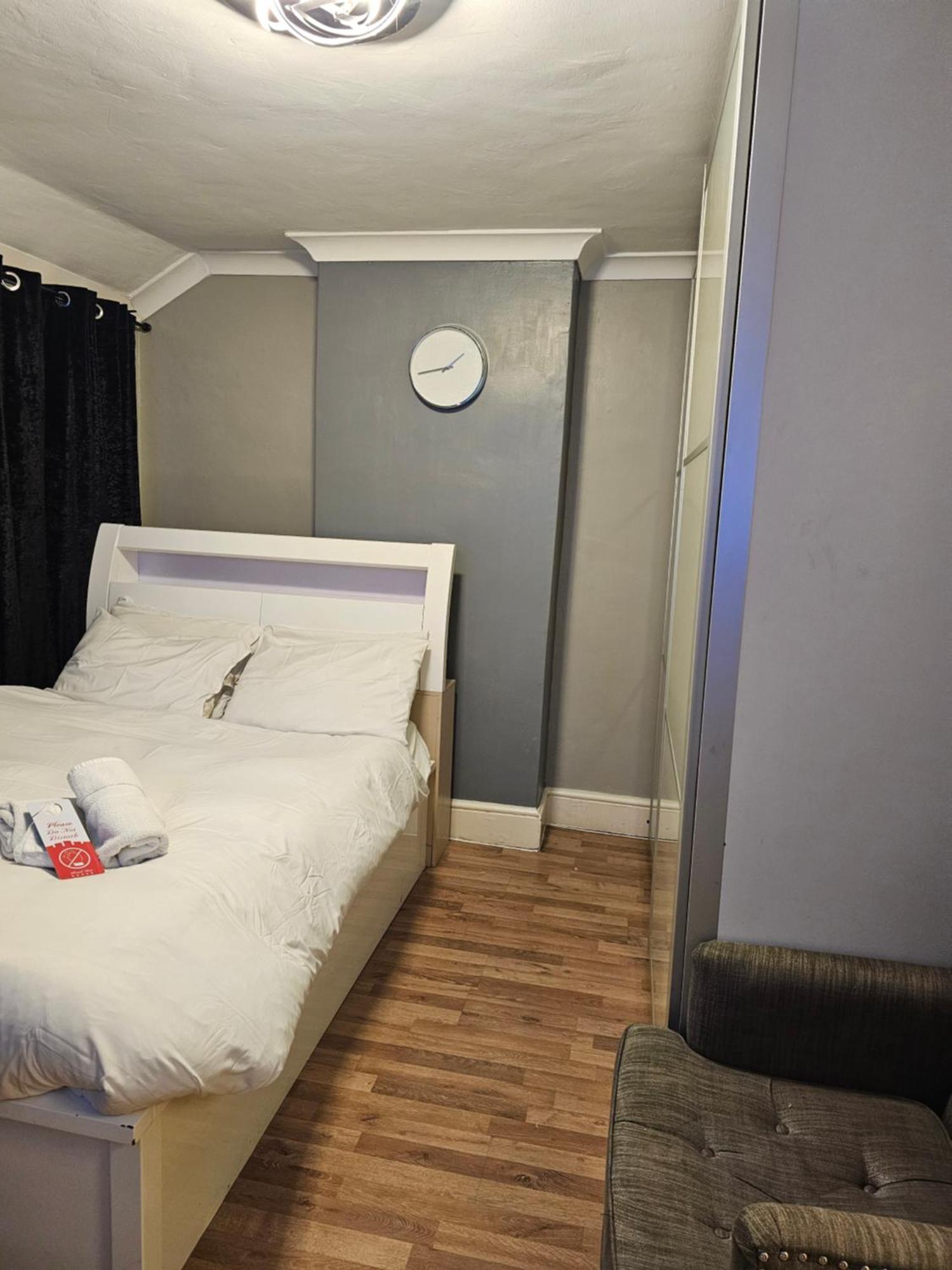 Umbrella Properties London Excel Екстериор снимка