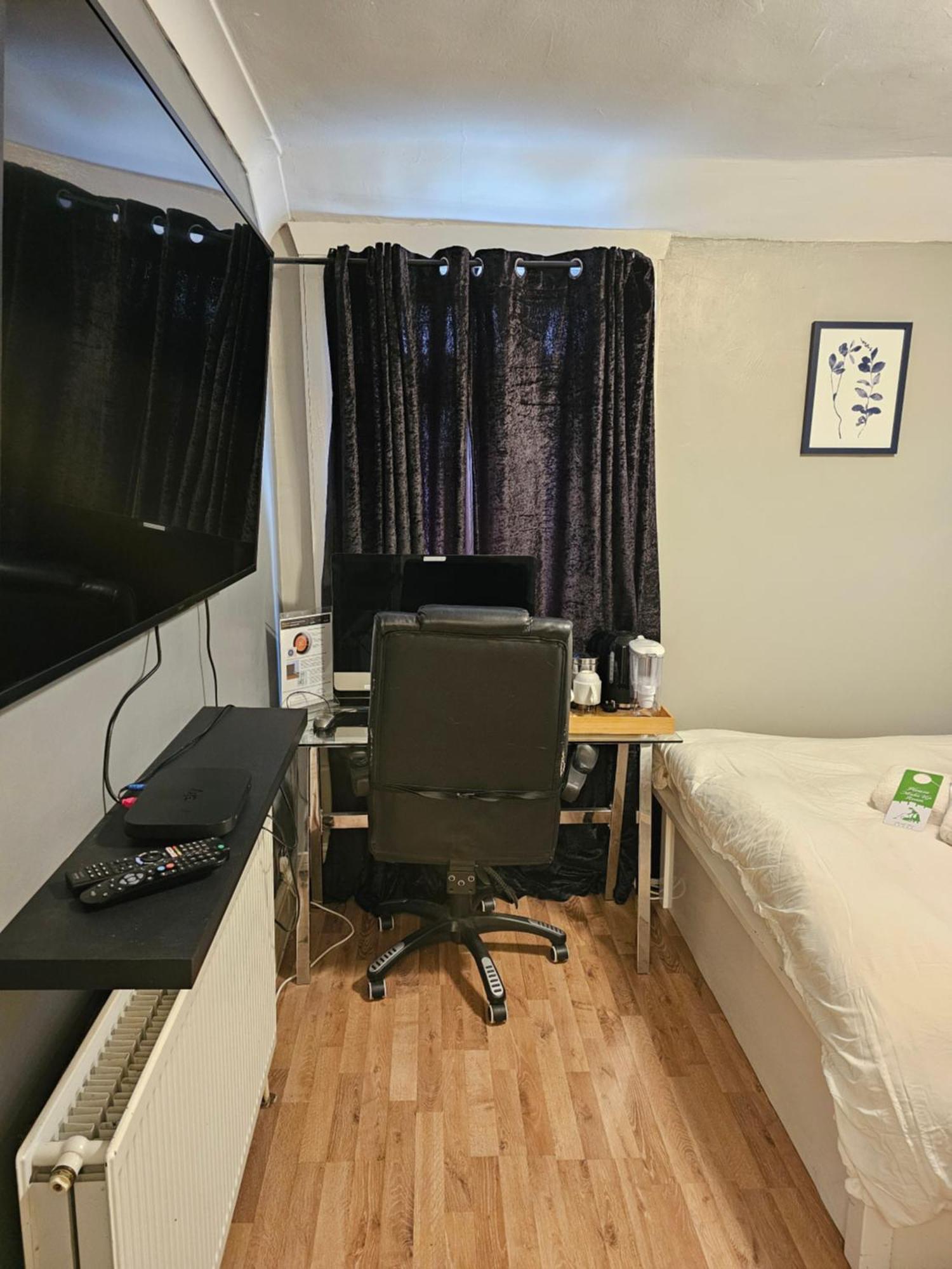 Umbrella Properties London Excel Екстериор снимка