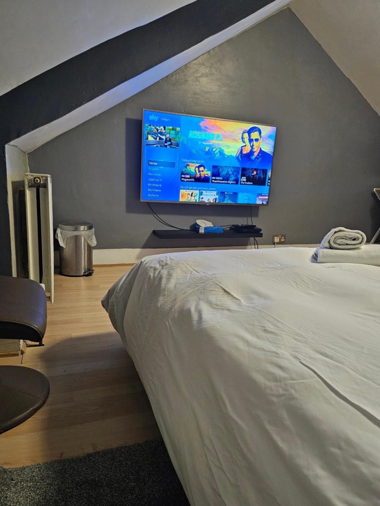 Umbrella Properties London Excel Екстериор снимка