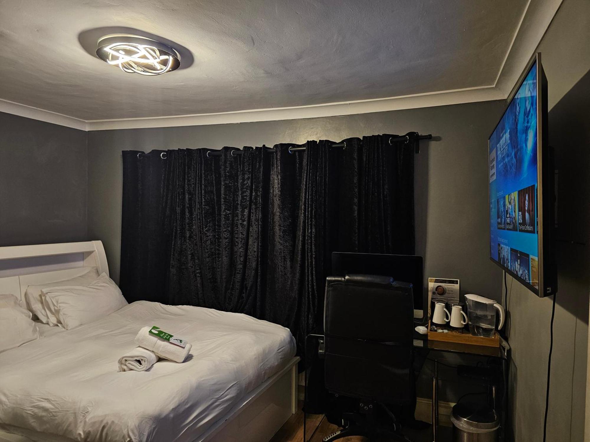 Umbrella Properties London Excel Екстериор снимка