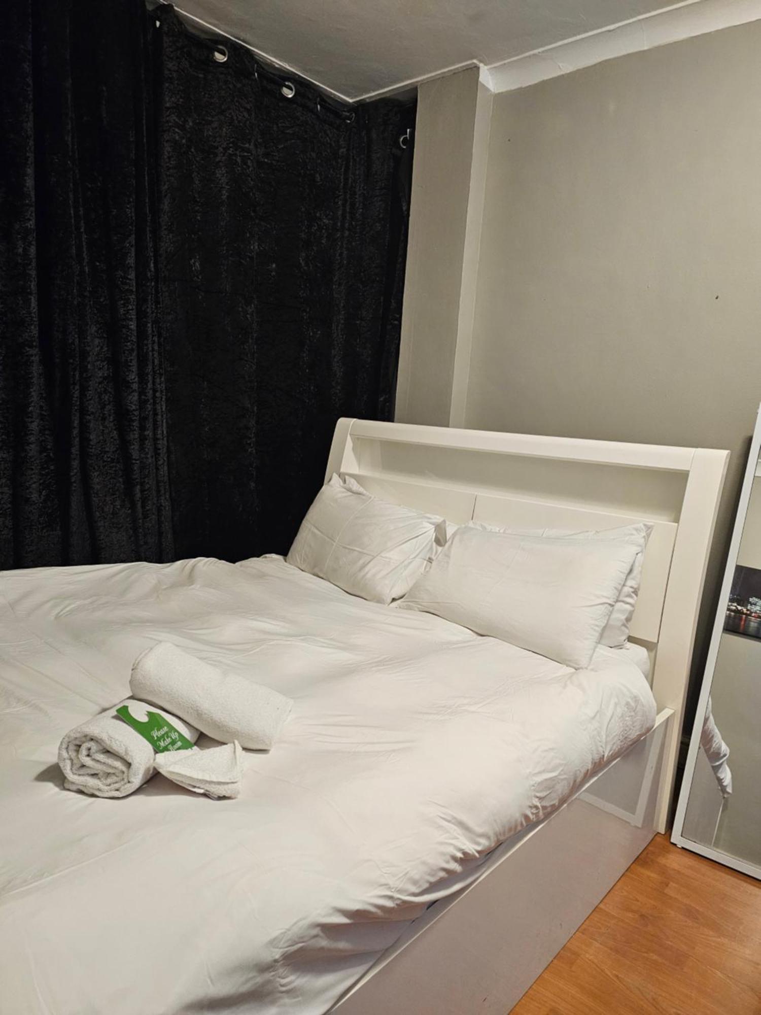 Umbrella Properties London Excel Екстериор снимка