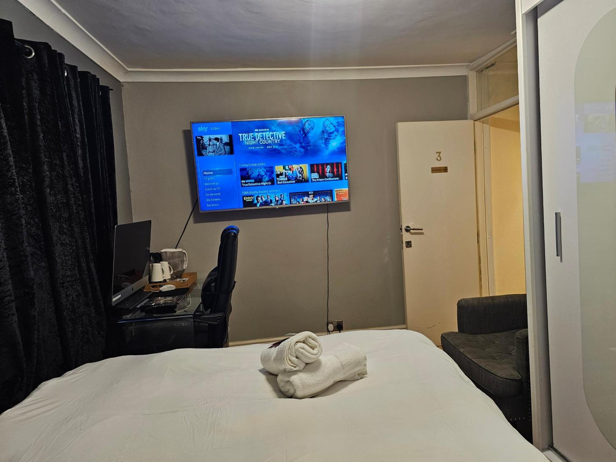 Umbrella Properties London Excel Екстериор снимка
